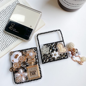 <span class=keywords><strong>Coque</strong></span> de <span class=keywords><strong>téléphone</strong></span> en diamant faite à la main de luxe pour <span class=keywords><strong>Samsung</strong></span> <span class=keywords><strong>Z</strong></span> <span class=keywords><strong>Flip</strong></span> 3 <span class=keywords><strong>4</strong></span> 5 6 couverture arrière en strass pliante pour <span class=keywords><strong>Samsung</strong></span> Galaxy <span class=keywords><strong>Z</strong></span> Fold 6 5 <span class=keywords><strong>4</strong></span> 3 - Product Image 4