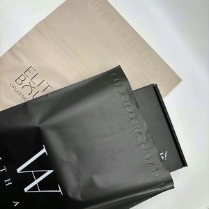 ซองกันน้ำพิมพ์โลโก้ตามสั่งสำหรับส่งรองเท้า วิกผม สีดำด้าน  ซองโพลีเมลเลอร์สีนู้ดนำกลับมาใช้ใหม่ได้ - Product Image 2