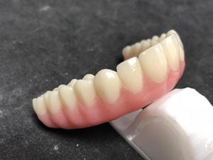 Yucera 98*22mm blocchi <span class=keywords><strong>PMMA</strong></span> dentale CADCAM multistrato <span class=keywords><strong>PMMA</strong></span> disco rosa - Product Image 4