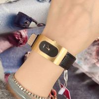 Montre décontractée de luxe pour femme, en acier inoxydable, bracelet en cuir, boîtier tonneau, mouvement à quartz en laiton et cristal, largeur de bracelet 18 mm