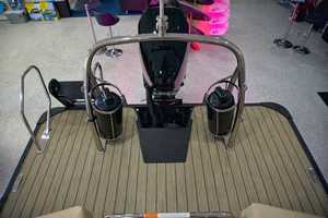Bateau ponton de luxe Kinocean Triton de 22 pieds avec moteur hors-bord pour la pêche et les sports nautiques sur les rivières et les lacs, pour le loisir - Product Image 4
