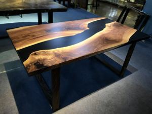 โต๊ะไม้ขอบเรซิ่นอีพ็อกซี่สีดำเงา ดีไซน์สวย ทนทาน ปรับแต่งขนาดได้ เหมาะสำหรับตกแต่งบ้านหรูหราระดับพรีเมียมหรือสำนักงาน - Product Image 6