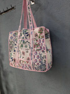 Bolsa de Mano de Algodón Acolchada con Patchwork Hecha a Mano, Cierre de Cremallera, Estampado de Bloques de Verano y Otoño, Bolsa de Compras, Viajes, Regalo Personalizado - Product Image 5