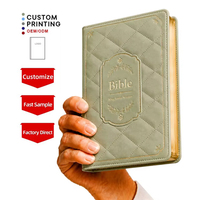Bible anglaise en cuir PU, personnalisée en usine, avec logos floraux en relief, impression de livre exquise, estampage à chaud artisanal en feuille d'or