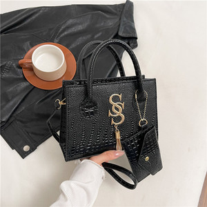 <span class=keywords><strong>Bolsos</strong></span> de Hombro Casuales con Flecos para Mujer, Venta al Por Mayor de Fábrica 2025, <span class=keywords><strong>Bolsos</strong></span> Cruzados con Carteras Pequeñas - Product Image 5