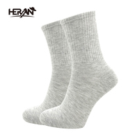 Chaussettes Personnalisées en Maille Jacquard Sports Solides Design Gratuit pour Hommes et Femmes – Noires et Blanches