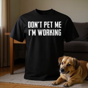 Maglietta divertente per amanti degli animali domestici: Non mi coccole, sto lavorando - Product Image 3