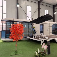 Panneau sandwich solaire de 40 pieds Cabine spatiale à capsule intelligente en acier Petite maison avec remorque pour hôtel