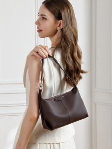 Bolso de <span class=keywords><strong>Hombro</strong></span> de Cuero Vacuno de Primera Capa con Patrón TC de Lujo 2026 para Mujer, Bolso Hobo Minimalista de Cuero Genuino, Bolso Chic para Llevar Bajo el Brazo - Product Image 3