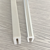 Profilé d'extrusion en PVC, UPVC, PP plastique, personnalisé, style industriel-moderne, avec finition brillante/mate, pour la décoration de bâtiments et la finition de céramique.