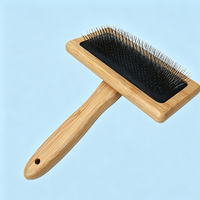 La conception à coussin d'air offre un amortissement élastique aux dents du peigne lorsqu'une force est exercée, empêchant de tirer sur la peau de l'animal.