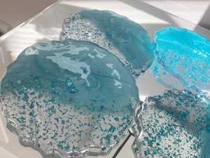 Sous-verre en résine fait main moderne avec un design élégant et une construction solide, idéal pour la maison, le bureau, la table à manger et la table basse - Product Image 2