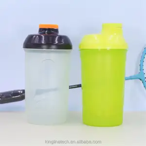 O mais atrasado projeto plástico durável 700ml tamanho padrão Gym Shaker viagens ao ar livre Milkshake Cup Gym Shaker