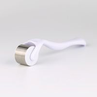 Rouleau de glace personnalisé OEM pour les yeux rouleau de massage de beauté appareil de refroidissement de la peau du visage mini rouleau de glace