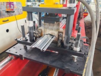 Machine de formage de rouleaux de volets roulants avec presse à poinçonner 25T |   Perforation et découpe automatiques |   Machine à banderole de protection pour porte à battants
