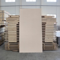 Panneau mural décoratif en PVC expansé léger et imperméable à motif tourbillon grain de bois, idéal pour la décoration intérieure