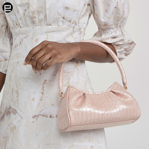 Sac à main décontracté en cuir PU à motif <span class=keywords><strong>crocodile</strong></span> pour femmes avec caractéristiques fourre-tout Made in <span class=keywords><strong>France</strong></span> - Product Image 3