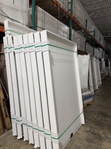 Porte simple en HDF à âme creuse, moulurée, avec apprêt blanc, designs variés - Product Image 1