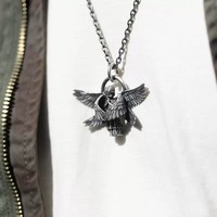 Collier à chaîne pour hommes Collier à pendentif ange à six ailes Matériau en alliage écologique Cadeau créatif unique pour hommes et femmes