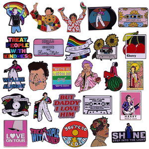 Pins de esmalte estilo Harrys de cantante pop, insignia de metal con diseño de cinta de álbum de música arcoíris, accesorio de joyería de dibujos animados, regalos - Product Image 1