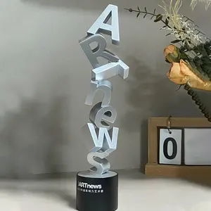 Nghệ thuật tin tức thủ công kim loại máy tính để bàn trang trí thiết kế mới chữ cúp giải thưởng