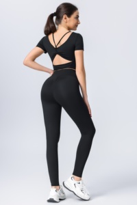 Set Yoga 2 Pezzi: Top Corto a Maniche Corte con Scollo Rotondo e Leggings a Vita Alta a Tutta Lunghezza con Spalline Incrociate, Senza Cuciture, Elasticizzato in Quattro Direzioni - Product Image 6