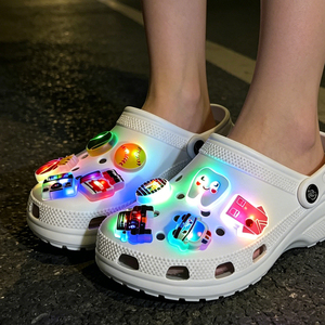 Breloques de chaussures LED lumineuses 3D en PVC personnalisées, style années 90, pour voiture, accessoires d'infirmière, sportifs, Kawaii, <span class=keywords><strong>basket</strong></span>-ball, football, en caoutchouc, populaires - Product Image 6