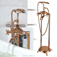 Robinet de baignoire autoportant en or brossé avec douchette à main |   Robinet de baignoire sur pieds de style vintage, cascade, débit élevé