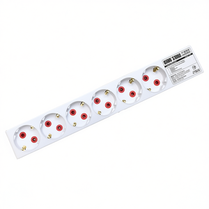 Regleta de enchufes Schuko inalámbrica blanca de 6 tomas con luces indicadoras rojas para uso en el hogar y la oficina - Product Image 3