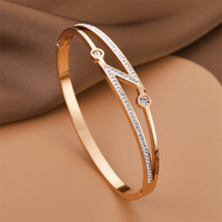 Mode 36 Styles Plaqué Or 18k Bracelet De Luxe En Acier Inoxydable Shell Zircon Lettre Papillon Manchette Bracelet pour Hommes Femmes Cadeau