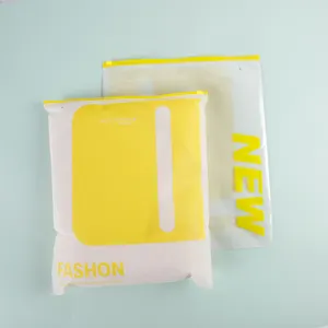 Individuelle matte mattierte biologisch abbaubare gelbe Kunststoffverpackung Reißverschlussbeutel, T-Shirt-Badeanzug-Verpackung Reißverschluss-Bekleidungsbeutel mit Logo