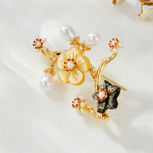 Chinese Style Plum Blossom Brooch Zinc Alloy Faux Pearl Flower Pin Women's Party Accessory - Product Image 4