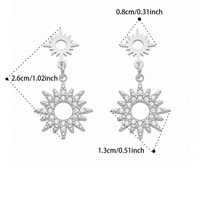 Boucles d'oreilles pendantes géométriques tendance en acier inoxydable plaqué or 18 carats avec double motif soleil