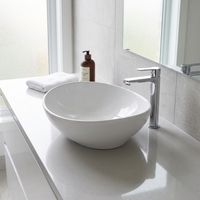 Évier ovale blanc moderne Offre Spéciale articles sanitaires en céramique pour hôtel appartement salle de bain lavabo d'art avec conception de dessus de table