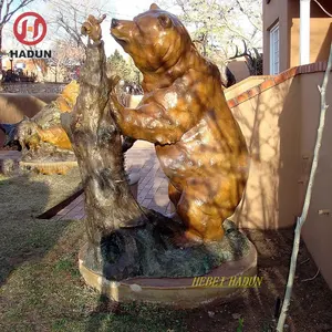 Tuinbos Levensgrote Bronzen Beer En Eekhoorn Standbeeld