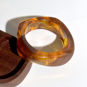 กำไลแฟชั่นเครื่องประดับชุดสีเหลืองอะคริลิคเรซิ่นรูปทรงเรขาคณิต <span class=keywords><strong>sfumato</strong></span> กำไลข้อมือสีเหลืองอำพันสำหรับผู้หญิง - Product Image 5