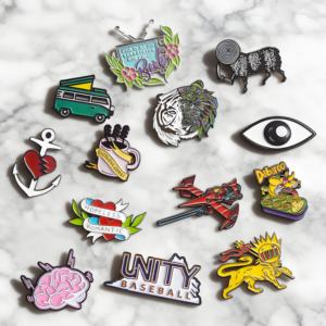 Épingles à revers personnalisées en gros, artisanat en métal, épingles en émail plaquées or, breloques - Product Image 6