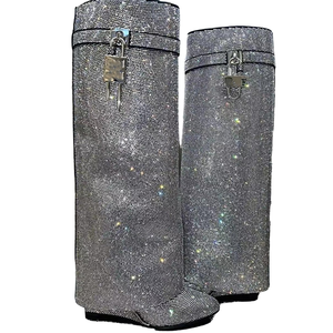 Stivali Alti da <span class=keywords><strong>Donna</strong></span> di Lusso <span class=keywords><strong>con</strong></span> Diamanti, Morbidi e Lucidi, Slip-On <span class=keywords><strong>con</strong></span> Tacco a <span class=keywords><strong>Zeppa</strong></span> e Chiusura in Metallo - Per Tutte le Stagioni - Product Image 4