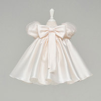 Robe de mariée pour bébé fille, style classique de luxe, en satin blanc uni, coupe trapèze, longueur genou, manches bouffantes, nœud perlé, ourlet évasé, vente en gros OEM ODM