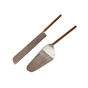 Ensemble de couteaux à gâteau en laiton Amson, très vendu, de qualité supérieure, écologique, passe au lave-vaisselle, idéal pour les fêtes - Product Image 1
