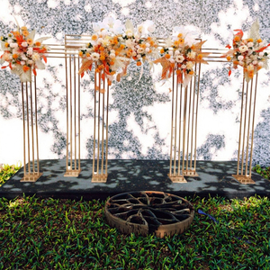 ฉากหลังงานแต่งงาน โครงเหล็กสแตนเลสสีทอง ตกแต่งงานอีเว้นท์ ปาร์ตี้ งานจัดเลี้ยง  วัสดุเป็นมิตรกับสิ่งแวดล้อม พร้อมขาตั้งฉากดอกไม้ - Product Image 3