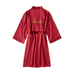 Nueva <span class=keywords><strong>bata</strong></span> <span class=keywords><strong>de</strong></span> dama <span class=keywords><strong>de</strong></span> honor <span class=keywords><strong>de</strong></span> <span class=keywords><strong>novia</strong></span> con letras blancas y negras Madre <span class=keywords><strong>Hermana</strong></span> <span class=keywords><strong>de</strong></span> <span class=keywords><strong>la</strong></span> <span class=keywords><strong>novia</strong></span> Regalo <span class=keywords><strong>DE</strong></span> BODA Albornoz Kimono Batas <span class=keywords><strong>de</strong></span> satén - Product Image 2
