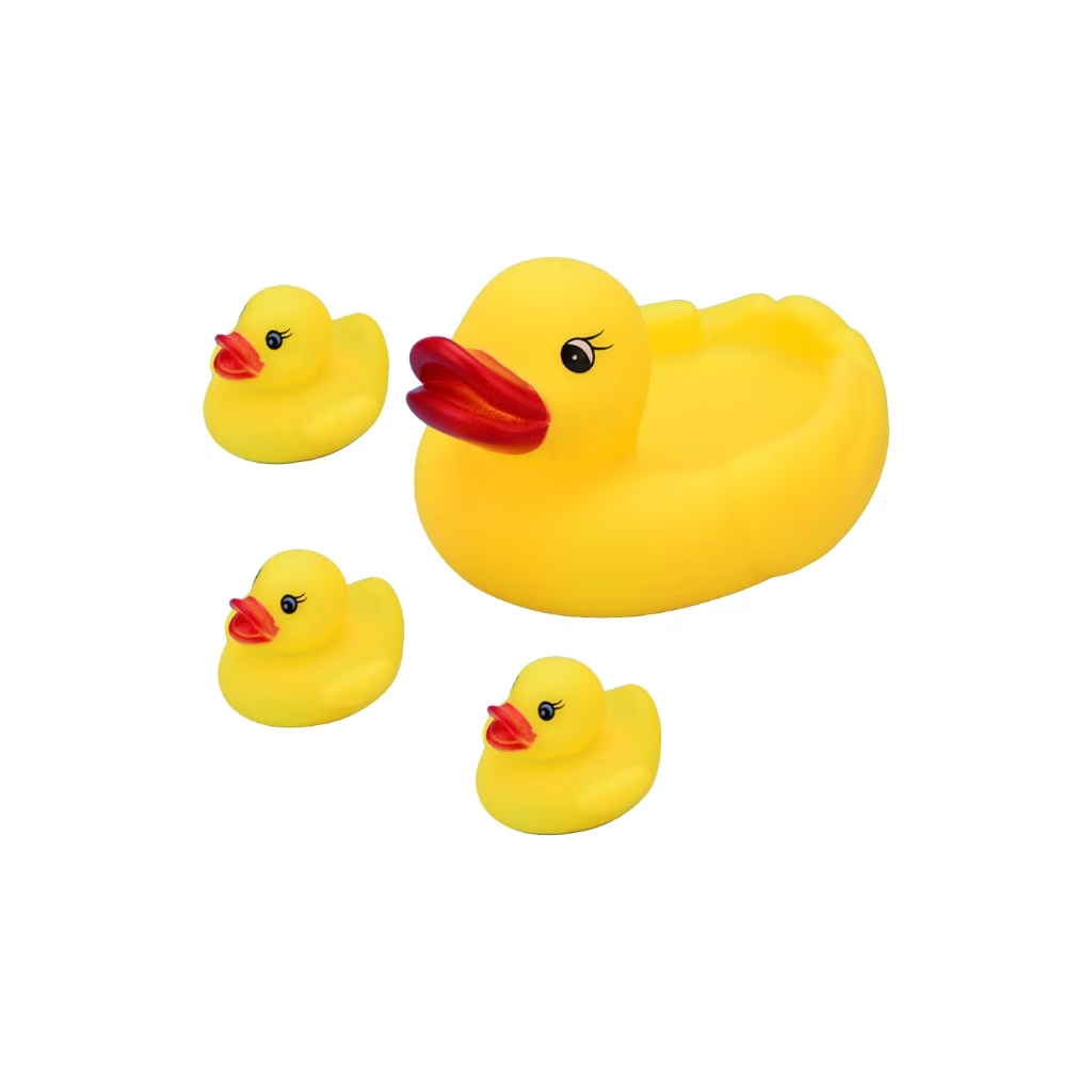 Pato grande con tres patitos.