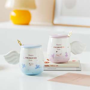 Ensemble de tasses pour couple <span class=keywords><strong>Cupidon</strong></span> avec tasses en céramique, couvercles <span class=keywords><strong>et</strong></span> cuillères - Design floral unisexe, boîte cadeau - Product Image 4