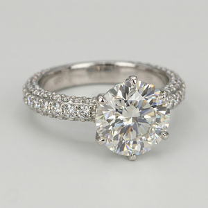 Anillo de platino con diamantes elegantes, con engaste de platino de lujo y detalles de piedras brillantes para mujer, joyería de regalo para uso en bodas. - Product Image 3