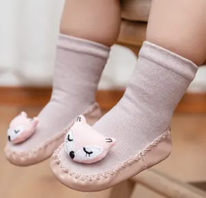 Новорожденный 3D со смешными героями из мультфильмов; Милая Толстовка для маленьких девочек бренд Девочки Мальчики резиновые сапоги в горошек подошвой носки для малышей, носки для обуви
