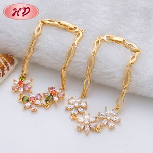 สร้อยข้อมือโซ่ประดับดอกไม้เพทายชุบทอง 18K สไตล์ทันสมัยสำหรับผู้หญิง เครื่องประดับสำหรับงานปาร์ตี้สุดโรแมนติก - Product Image 5