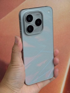 Téléphone mobile de jeu IQ OO 16, Snapdragon 8 Gen 6, écran AMOLED 6,85'' 165 Hz, 100 W, Android, étanche, 5G - Product Image 3