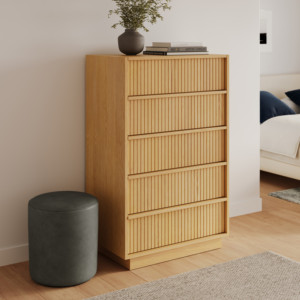 Commode en chêne naturel rainuré, taille personnalisable, 5 tiroirs, style Japandi, éco-responsable, armoire architecturale à lattes pour la maison - Product Image 1