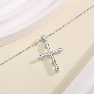 Nouveau Collier Chrétien pour Femme en Argent Sterling 925 Plaqué Rhodium avec Pendentif Croix et Zircon Cubique Taille Princesse – Cadeau - Product Image 3